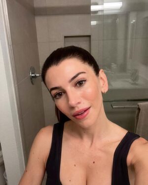 Bianca Haase Instagram - Index
1- Sunscreen is the new makeup
2- Train with the best
3- Work with the best
4- Mood with the best
5- But really, sun protection at all costs

#skincaretips #skinisin #melasmatreatment #estheticiantips #buccalmassage