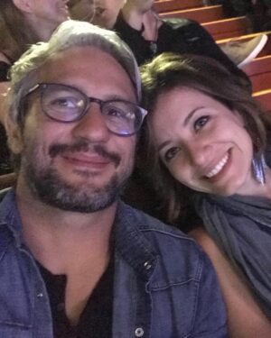 Bianca Muller Instagram - Quem me conhece sabe que detesto datas comercias, porém amo o Amor e amo amar! 
Celebrar o amor sempre vale a pena. 
Eu acredito no amor-verbo. 
Pois amor é ação, decisão, escolha, atividade.
Sou uma dedicada ao exercício do amar, a todo esse ensino que me amplia de dentro pra fora. Que me provoca em lugares deliciosos e também pavorosos. Sou muito grata ao meu parceiro do amor e do amar @_fernando_camargo  por ter escolhido essa travessia comigo e consigo. Somos maiores e melhores pela escolha diária em amar tentando desconstruir a idealização do amor. Amar a realidade do outro e de nós mesmo a medida que vamos desbravando o desconhecido.
Te amo!