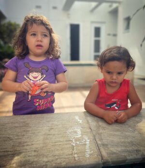 Bianca Muller Instagram - A vida é sobre isso…
26 anos de amizade.
4 anos sem se ver.
Finalmente esse encontro.
Conhecer os filhos uma da outra.
Colocar os filhos pra brincarem juntos.

Existe amor em SP!
❤️🙏🏻