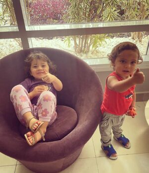 Bianca Muller Instagram - A vida é sobre isso…
26 anos de amizade.
4 anos sem se ver.
Finalmente esse encontro.
Conhecer os filhos uma da outra.
Colocar os filhos pra brincarem juntos.

Existe amor em SP!
❤️🙏🏻