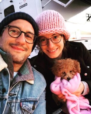Bianca Muller Instagram - Quem me conhece sabe que detesto datas comercias, porém amo o Amor e amo amar! 
Celebrar o amor sempre vale a pena. 
Eu acredito no amor-verbo. 
Pois amor é ação, decisão, escolha, atividade.
Sou uma dedicada ao exercício do amar, a todo esse ensino que me amplia de dentro pra fora. Que me provoca em lugares deliciosos e também pavorosos. Sou muito grata ao meu parceiro do amor e do amar @_fernando_camargo  por ter escolhido essa travessia comigo e consigo. Somos maiores e melhores pela escolha diária em amar tentando desconstruir a idealização do amor. Amar a realidade do outro e de nós mesmo a medida que vamos desbravando o desconhecido.
Te amo!