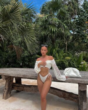 Bianca Pilon Instagram - sunny little day 🤍