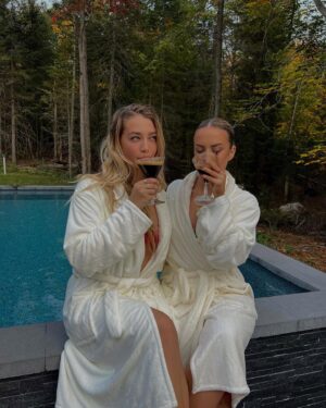 Bianca Pilon Instagram - wildflower retreat w/ @mennillodesigns 🌸🤍🦋