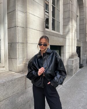 Bianca Pilon Instagram - How do we feel about all black outfits?? 

@peppermayo #peppermayo