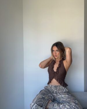 Bianca Pilon Instagram - 🦦 

@peppermayo #peppermayo