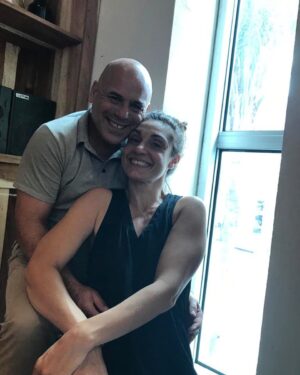 Bicho Gómez Instagram - Feliz aniversario @vero_pecollo hoy cumplimos 8 años de nuestra decisión amorosa de compartir nuestras vidas juntos! Gracias por todo el amor que me das!!
(elegí esta foto porque la saco Renata ella también es parte de esto) 
TE AMO!!!
