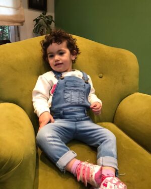 Bicho Gómez Instagram - Es pampita? Es Valeria maza? Es paula Chaves? No es la modelo Renata!!! Con toda la onda con esa pilcha hermosa de @caro.bambino ! Ella se la cree