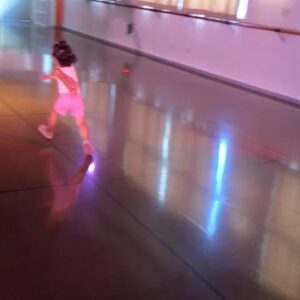 Bicho Gómez Instagram - @vero_pecollo ya tiene heredera!! Renata la acompaña a las clases y se aprende las coreos!