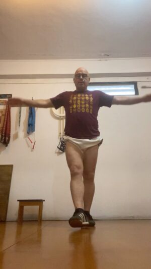 Bicho Gómez Instagram - La danza me rechaza pero con esfuerzos puede que te echen un poco más tarde!!! Me siento el Mascherano de la danza!! #danza #bailando