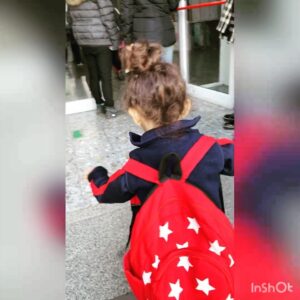 Bicho Gómez Instagram - Se arranca temprano Entregando pibes a la educación !!! Renata @homerogomezz_ 
#niños 
#educacion