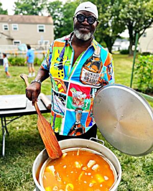 Big Moe Cason Instagram - Cooking a lil seafood boil at my bbq brotha’s @bbqbob11 backyard for his son’s Mitch high school graduation party! #lansdalepa #bbq #bbqfamily #summertime #moecasonbbq @bbqbob11