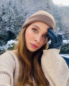 Actress Bihter Delüv HD Instagram Photos and Wallpapers December 2022