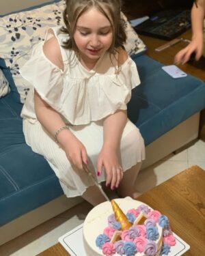 Bijan Banafshekhah Instagram - ❣️Yasmin❤️😘😍🥰🎂🧿
.
@yasmin_banafshekhah 
.
#بیژن_بنفشه_خواه