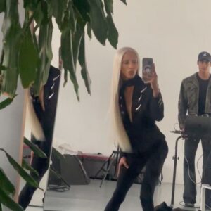 Bilal Hassani Instagram - iconic /ʌɪˈkɒnɪk/ adjective -  Relating to or of the nature of an icon; regarded as a representative symbol or as worthy of veneration.
