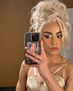 Bilal Hassani Instagram - En ce week-end du Sidaction, on compte sur vos dons et sur votre soutien pour la recherche. N’oubliez pas que chaque somme est importante, même la plus petite. N’hésitez pas, appelez le 110 !

Hanabi, Naysha, Fanaa, Candy, vous avez toutes répondues présentes au profit du Sidaction. Sachez qu’une joie infinie a rempli mon cœur quand on est arrivé sur scène pour notre performance. Encore merci de m’avoir soutenue pour cette cause qui me tient très à cœur. 

Hanabi, merci pour ton ardeur et ton professionnalisme dans la création de ce magnifique tableau. Tu nous as toutes fait briller sur scène au grand plaisir du public et des téléspectateurs de France 2.

Naysha ma star, tu as fait du chemin depuis notre première rencontre. Partager la scène avec toi a été un honneur !

Fana mon rayon de soleil de la journée. Ta proposition artistique est de plus en plus riche, bravo ! Merci pour la créa Makeup pour toi et pour les filles.

Candy, tu as été vive et brillante sur scène. Ton énergie m’a tellement nourrie.

Clotilde, je t’ai demandé une face card tu m’a fait une face economy 

Dorian, qu’elle brio quoi wowwww this HAIIIIIR!!

And so much love to Nikita for helping me achieve this Gauthier/Madonna reference on stage, JPG seemed to like it backstage 🫶

I’ll be back soon with a new skin; the quake hasn’t started yet…