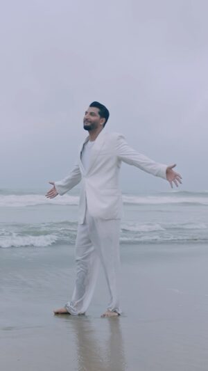 Bilal Saeed Instagram - #juttandjuliet3 #jemainrabhunda 
@diljitdosanjh @jaani777 @neerubajwa 
@speedrecords @whitehillmusic 

Director @adnanqazi 
Wardrobe @humayunalamgirofficial