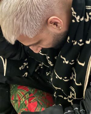 Bilal Saeed Instagram - Consistently inconsistent 🤫🥂
Get this lovely shawl @loveclosely 👌🏻