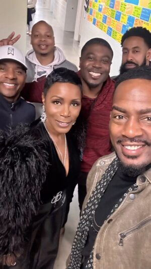 Bill Bellamy Instagram - #indianapolis was absolutely nuts!!! Thanks for showing us so much love!!!❤️❤️❤️…. #Naptown we love you too!!! All the comedians that brought so much joy to the people!! @lavellsthacomic @dc.curry.18 @billbellamy @tonytroberts @specialk913  and #sommore WOW!!! It’s a blast!!! Our brother @therealmikeepps pulled up and could not stop 😂😂😂😂