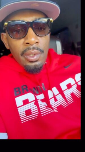 Bill Bellamy Instagram - Me and @mcdonalds broke up today!!! We had a good time together!! I am gonna miss my XL Fries and Coke! But you wasn’t treating me right so I am going across the street to @chickfila  She kind , smart and important…. She know how to treat some damn body!!! @billbellamy 😂😂😂😂#comedy  @hollywoodimprov MAY 12.  @stgeorgestheatre_official MAY 17 @toledofunnybone MAY 23-25  PULL UP!!!