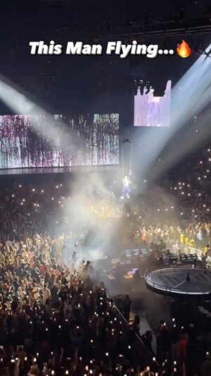 Bill Bellamy Instagram - @chrisbrownofficial show is spectacular… so my proud of my bro!! Hard work and talent wins every time !!! Salute!👑👑👑👑
