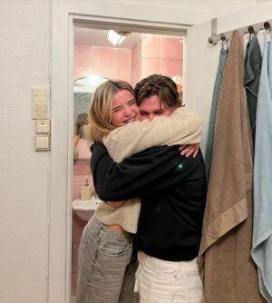 Billie Barker Instagram - Klem alle!