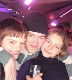 Billie Barker Instagram - Klem alle!