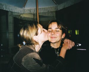 Billie Barker Instagram - Noen fine dager og den dagen Buffy klorte meg på øyelokket
