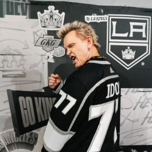 Billy Idol Instagram - Loved being at the @lakings game last night whilst launching our upcoming transcontinental Canadian tour with Hockey Night in Canada! -BFI

📸: LA Kings