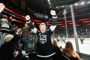 Billy Idol Instagram - Loved being at the @lakings game last night whilst launching our upcoming transcontinental Canadian tour with Hockey Night in Canada! -BFI

📸: LA Kings