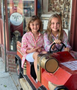Billy Joel Instagram - To Daddy,

Everyday you aim to be the best dad to us. Everything you do is with love and care.
We are so grateful and love you more than words.

Love, Dell and Rem