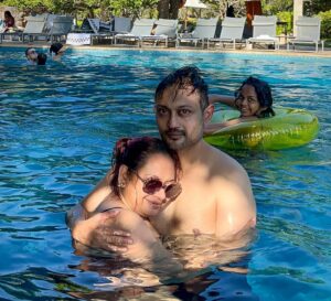 Birsa Dasgupta Instagram - বুক ভরা ভালোবাসা 😍😃

#lover #wifey #partner #summer #pool #water #swim #goodvibes #love #life #happy #joke #fun #instagood