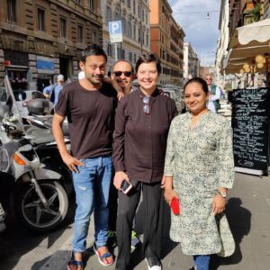 Birsa Dasgupta Instagram - Hello Isabella, Alessandro, Tommaso.. when do we meet again? Shall it be in Rome or New York or in India? Wish to hear stories of Gill and Roberto! Why don't we revive Sonali's boutique? Keen to show you films made by Hari, Raja, Ribhu and me! Would love to hear more about your stunning mama, Isa! How's your new film shaping up Ale? Let's plan a reunion soon! 

@isabellarossellini @alessandro_rossellini 

Rossellini - Dasgupta
A family full of actors and filmmakers! 

#family #italy #india #history #cinema #love #life