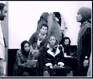Bita Ahmadi Instagram - تمرين تئاتر "آيينه ها"🎭
سال ١٣٩٢ به كارگرداني خانم "دكتر گلبرگ ابوترابيان" عزيز
_________________________
#تئاتر #گلبرگ_ابوترابيان #خانه_نمايش #اداره_تئاتر #مرتضي_آقاحسيني #فرزين_محدث #بيتا_احمدي #BitaAhmadi