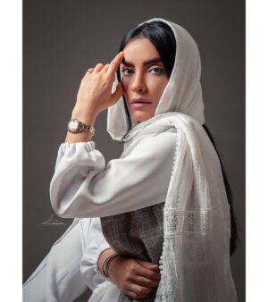 Bita Ahmadi Instagram - 💫⭐️
هفت شهر عشق را عطار گشت 
ما هنوز اندر خم یک کوچه ایم❤️
————————————
Make up by : @sh.ahmahnezhad
photo by : @mohsenbazianfar
‎#بيتا_احمدي #bitaahmadi