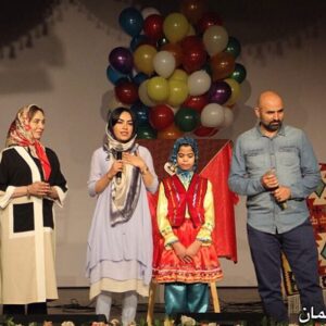 Bita Ahmadi Instagram - آی آدم ها که بر ساحل نشسته شاد و خندانید
یک نفر در آب دارد مي سپارد جان
گاهي مي شود حتي با نگاه دلي را شاد كرد... مي توان لبخندي زيبا به اين فرشته ها هديه داد... گاهي مي شود با دستهاي كوچك كارهاي بزرگ كرد مثلا تابلوي زيبايي كه يكي از همين دختران كه ماهها برايش زحمت كشيده و گلدوزي كرده بود را خريد و در اتاق آويزان كرد هر چند كه قيمت ندارد زحمت اين عزيزان اين فرشته هاي زيبا ولي با داشته اي اندك مي توان برايشان كاري بزرگ انجام داد و دل اين عزيزان را شاد كرد... دختراني كه نيازمند مهر من و تو هستند ... دختران همدم ٤٠٠ دختر زيبايي كه در اين موسسه خيريه انتظار محبت من و تو را دارند و چشم انتظارمان هستند 🙏🌺.........
#همدم #خيريه #مشهد #بيتا_احمدي  #خبر_خاصی_نیست  #bitaahmadi
