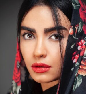 Bita Ahmadi Instagram - ♥️
هم شاه منی هم ماه منی
هم لعل منی هم کان منی
خاموش شدم شرحش تو بگو
زیرا به سخن برهان منی
—————————
#مولانا #بيتا_احمدي #bitaahmadi