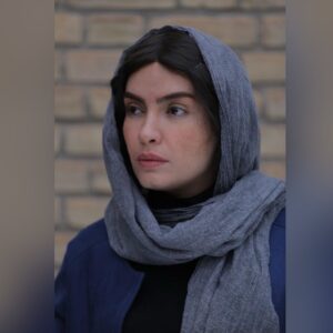 Bita Ahmadi Instagram - تست گريم نقش "زيبنده" در
سريال "خوابزده" به كارگرداني سيروس مقدم
طراح گريم مرتضي كهزادي و اجراي گريم محبوبه تاتلاري🌹
📷 : @alibayat.ir
—————————————————
#خوابزده #سيروس_مقدم #نمايش_خانگي #سريال #بيتا_احمدي #bitaahmadi