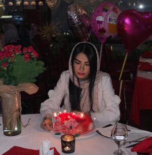 Bita Ahmadi Instagram - 💖💫🌟🎂
زاد روزم ، روز شكفتن دوباره من است ، هر سال پاييز به وقت آذر نو مي شوم شُكر .
شُكر به درگاه خداوند مهرباني كه جان را به من هديه داد ، شُكر🌹🌹🌹
—————————
#بيتا_احمدي #bitaahmadi #تولد #٢٢آذر #birthday