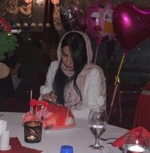 Bita Ahmadi Instagram - 💖💫🌟🎂
زاد روزم ، روز شكفتن دوباره من است ، هر سال پاييز به وقت آذر نو مي شوم شُكر .
شُكر به درگاه خداوند مهرباني كه جان را به من هديه داد ، شُكر🌹🌹🌹
—————————
#بيتا_احمدي #bitaahmadi #تولد #٢٢آذر #birthday