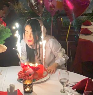 Bita Ahmadi Instagram - 💖💫🌟🎂
زاد روزم ، روز شكفتن دوباره من است ، هر سال پاييز به وقت آذر نو مي شوم شُكر .
شُكر به درگاه خداوند مهرباني كه جان را به من هديه داد ، شُكر🌹🌹🌹
—————————
#بيتا_احمدي #bitaahmadi #تولد #٢٢آذر #birthday