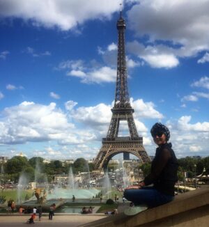 Bita Beigi Instagram - #iffeltower #paris #🤩
برج ایفل (به فرانسوی: Tour Eiffel) برجی فلزی در میدان شان دو مارس و در کنار رود سن واقع در شهر پاریس است. برج ایفل که امروزه به عنوان نماد فرانسه شناخته می‌شود، پربازدیدترین بنای جهان و یکی از شناخته‌شده‌ترین بناها در جهان است.
ساخت برج ایفل در سال ۱۸۸۷ آغاز و در ۳۱ مارس ۱۸۸۹ به پایان رسید. در آغاز برج ایفل برای نمایشگاه جهانی و به مناسبت صدمین سالگرد انقلاب فرانسه ساخته شد ولی پس از ساخت این بنا مورد قبول همگان واقع نشد و ۳۰۰ نفر که در بین آنها می‌توان از امیل زولا، گی دو موپاسان، شارل گارنیه و هم چنین الکساندر دوما نویسنده شهیر فرانسوی نام برد، به ساخت آن شدیداً اعتراض نمودند.

ساخت برج ایفل دو سال و دو ماه طول کشید. ۸۵۰ نفر در ساخت آن کار کرده‌اند. این برج از ۱۸ هزار و ۳۸ قطعه ساخته شده‌است و برای اتصال آن‌ها از ۲ و نیم میلیون پیچ مهره و میخ پرچ استفاده شده‌است. ارتفاع برج ۳۲۴ متر است که در زمان خود مرتفع‌ترین برج جهان بوده‌است. وزن برج ایفل بیش از ۱۰ هزار تن است که ۷ هزار و ۳۰۰ تن آن فولاد است.

نام برج ایفل از نام سازنده‌اش گوستاو ایفل گرفته شده‌است.