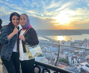 Bita Beigi Instagram - روزهای اخر تابستان / با مامان/ استانبول ۱۴۰۰