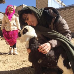 Bita Beigi Instagram - طبيعت مهربان ترين دوست ماست و بهترين منتقد علم تجربى  اگر تنها اجازه دهيم اطلاعيه هايش بى طرفانه وارد ذهنمان شود

#طبيعت #روستا #حيوانات #🧡