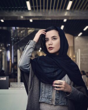 Bita Beigi Instagram - «شگفت‌انگیز است که چطور یک فردای کوچک می‌تواند همه‌ی دیروزهای از دست رفته را جبران کند» 
جان گوئیر، نمایشنامه‌نویس آمریکایی

#اين #نيز  #بگذرد #روزهای_خوب #مياد 
#قرنطینه #در_خانه_بمانیم #❤️