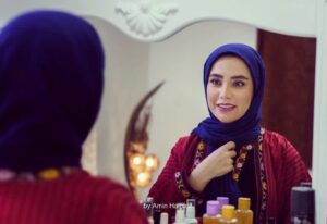 Bita Beigi Instagram - حرفت به میان نیامد الا که لبانم به خنده گشوده شد
گویی که تو عیدی و دیگران روز معمولی…. ما مرّ ذِكرُكَ إلا وابتسمتُ لهُ
‏كأنكَ العيد والباقون أيّامُ….