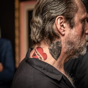 Bjarne Mädel Instagram - MAKING OF unseres aktuellen Clips 🎞️🎥… gnadenlos tolle Fotos @anri.coza.photography & ein wunderbarer Drehtag @bullerei mit @hafengoldfilm & @communicator7 , @placebokickers , @timmaelzer_official , @dasfuntom @bjarnemaedel , @axelbosse , @yasminafilali_official , @estherroling , @rewe_stanislawskilaas , @thomashelmerofficial , @steffen_hallaschka - jetzt wird geschnitten und @kptn_knut macht die post (Produktion) 📬😉 Danke an die ganze Crew & @oliver_vonberg @nussinarmbrust @elbblickmagazin @emii_ka @lena.wernr 

EINE STADT. EIN SPIEL. EIN ZIEL ⚽️☮️❤️ Am 08.09.24 freuen wir uns auf die Fussballkünste von #herzkind Paulinho ebenso wie auf @elton_tv @timmaelzer_official @placebokickers @jorgechicaswalk @steffen_hallaschka @lilli  @reneadler  @marcbarthel  @sasha.music @ollipolli73 @estherroling @annabelle_mandeng @belle_la_donna @mickybeisenherzoffiziell @truller2 @ewald.lienen.7  @patrickemanuel_bach @aaronhilmer @tilmanpoerzgen @timur_bartels  @engel1190 @fabian_boll_17 @flolechner2 @kaischwarz @katharina.fegebank @kostjaullmann_official @lassesobiech @mark_tavassol @nova_meierhenrich @oliver_vonberg @peterlohmeyer @richard_golz @pohlmannmusic @sebastianmerget  und vielen mehr 

Jetzt TICKETS sichern über kickenmitherz.de

#kickenmitherz #kickenmitherz2024 #placebokickers #hamburg #einestadteinspieleinziel #einestadt_einspiel_einziel