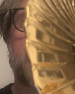 Bjarne Mädel Instagram - #Dankbarkeit #Jupiter award #Jupiter Preis #danke an Euch alle, die für mich gestimmt haben 🙏@jupiteraward #Hammer #Danke an die Leser und Leserinnen von @cinema_magazin  und @tv_spielfilm #Sörensen hat Flügel #danke @sven_stricker @claussenputz @ard @ardmediathek @ndr.de @netflix.deu @krislesch @ninahauncasting  @leommmmmeier @luise.heyer @karoline_eichhorn @michaelmaertensoffical @ollikleinfeld @mirihimmelsberger @bnnppnn @cholsten20459 @caterinaczepek @volkerbertelmann_official #stolz @agenturschottkreutzer @jupiterjones 😜 #feelin #prettyprettyprettygood #Sörensen fängt Preis 🥇#leben #bonustime  #☀️aus dem 🍑