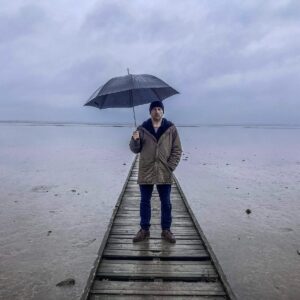 Bjarne Mädel Instagram - #link für 3sat Abstimmung is oben in Bio !!! #NUR heute noch ABSTIMMEN auf @3sat #bester Film #mit BESTEM TEAM #an besten Locations !! Gedreht !
#mit bestem Produzenten @claussenputz als Rücken #nach Buch von @sven_stricker  #fehlt nur noch Eure Stimme zum Glück 🍀  #ich krieg das nicht hin mit dem Link 🔗 
# https://join.megaphonetv.com/?m=sycs5&iswebpoll=true&poll_id=64f58581d1d49a0017be5a92#!/RBB2021/scene
