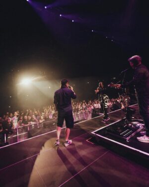 Bjarne Mädel Instagram - @axelbosse #wasserverlust #warum in ear Kopfhörer wichtig sind !  #danke für ein Hammer Konzert !!! #auf die ganz feine Tour #Bosse muss man live gucken und #TANZEN @aufdiefeinetour