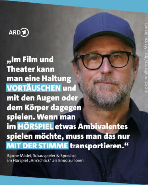 Bjarne Mädel Instagram - Als Tatortreiniger putzt er, als Sörensen löst er Kriminalfälle - und in der neuen Hörspielserie „Am Schlick“ spricht Bjarne Mädel „Enno“, den treuen Kompagnon von Werft-Arbeiter Lüttich.

Lüttich entwickelt sich in der Krimiserie „Am Schlick“ vom Handlanger zum obersten Drahtzieher im Hafenmilieu Mecklenburg-Vorpommerns und verstrickt sich dabei immer mehr in kriminelle Machenschaften. Es geht um Freundschaft, Verrat und den Verlust von Heimat.

Temporeich inszeniert, mit einem guten Gespür für Humor und die leisen Zwischentöne. Dazu gibt's einen düsteren, spannungsgeladenen Sound - und einen tollen Cast: Schauspieler Peter Kurth spricht die Hauptrolle Sascha Lüttich. Yvonne Yung Lee Bormann als Ex-Frau Mai, die die namensgebende Kneipe „Am Schlick“  betreibt. Und auch Charles Brauer ist mit dabei.

Alle Folgen findet ihr zum Bingen exklusiv bei uns in der ARD Audiothek. Über den Link in der Bio kommt ihr direkt zum Hörspiel.

#bjarnemädel #mecklenburgvorpommern #krimi #hörspiel #ardaudiothek